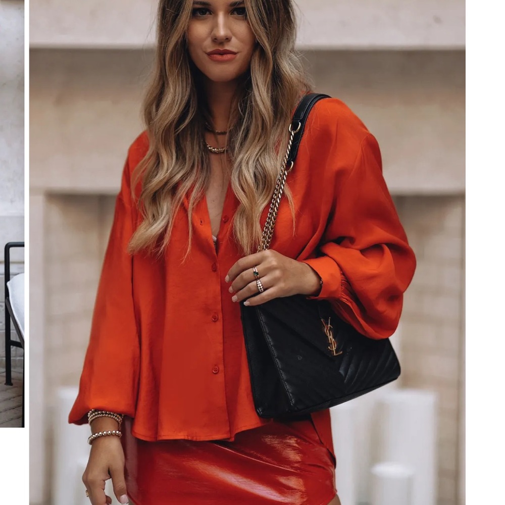 DULCE ACCENT SLEEVE BUTTON DOWN BLOUSE in HOT POPPY. SIZE XS.